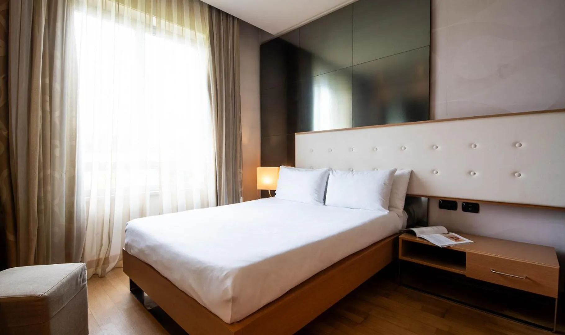 Axolute Comfort Hotel Como Cantù 4*,  איטליה