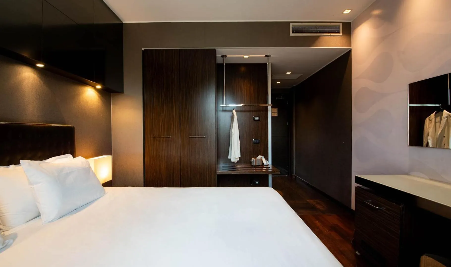 Axolute Comfort Hotel Como Cantù 4*,  איטליה