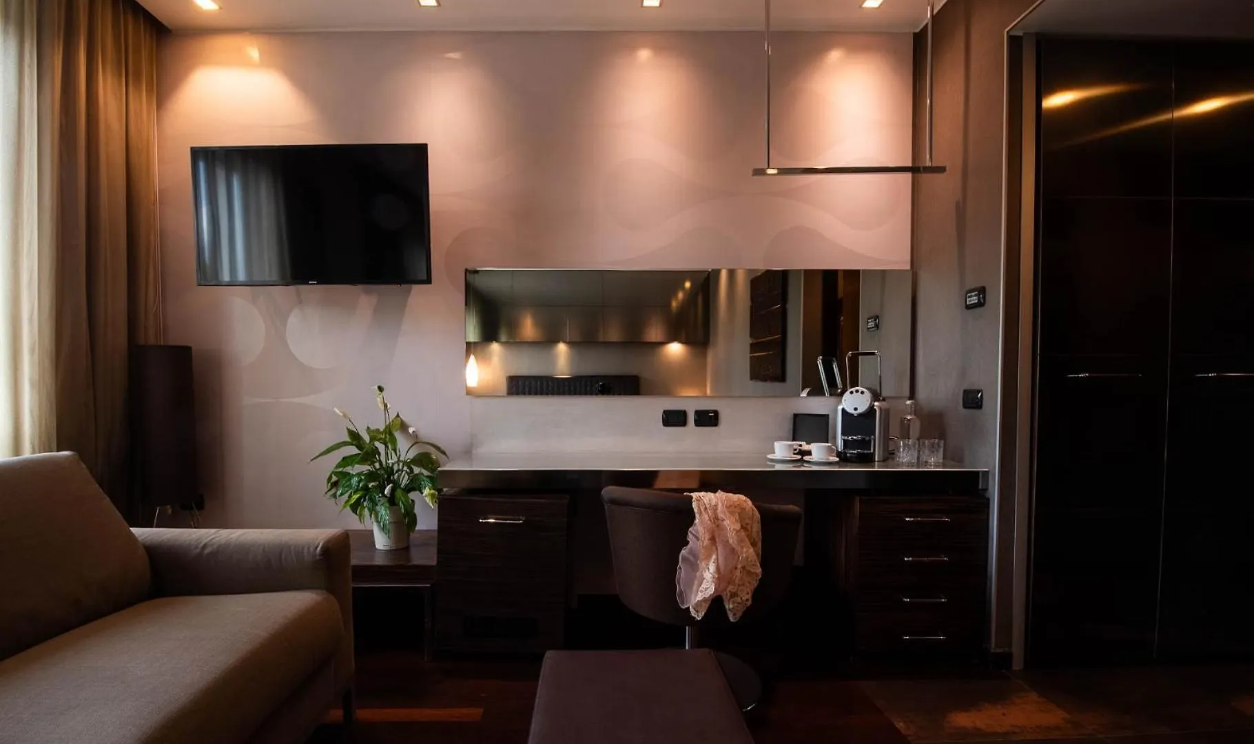 ****  Axolute Comfort Hotel Como Cantù Itália